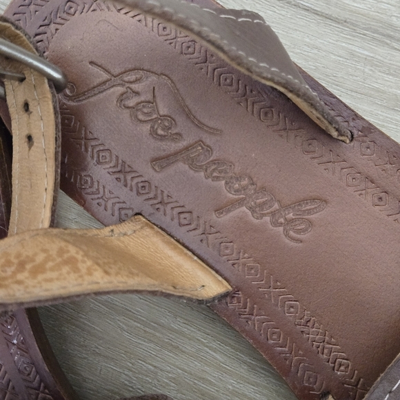 Free People Boho Torrence Flat Sandal Brown Leather Purple Embroidery Size 41 EU - Picture 7 of 13